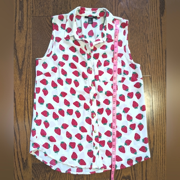 Forever 21 Strawberry Print Top - Picture 3 of 6